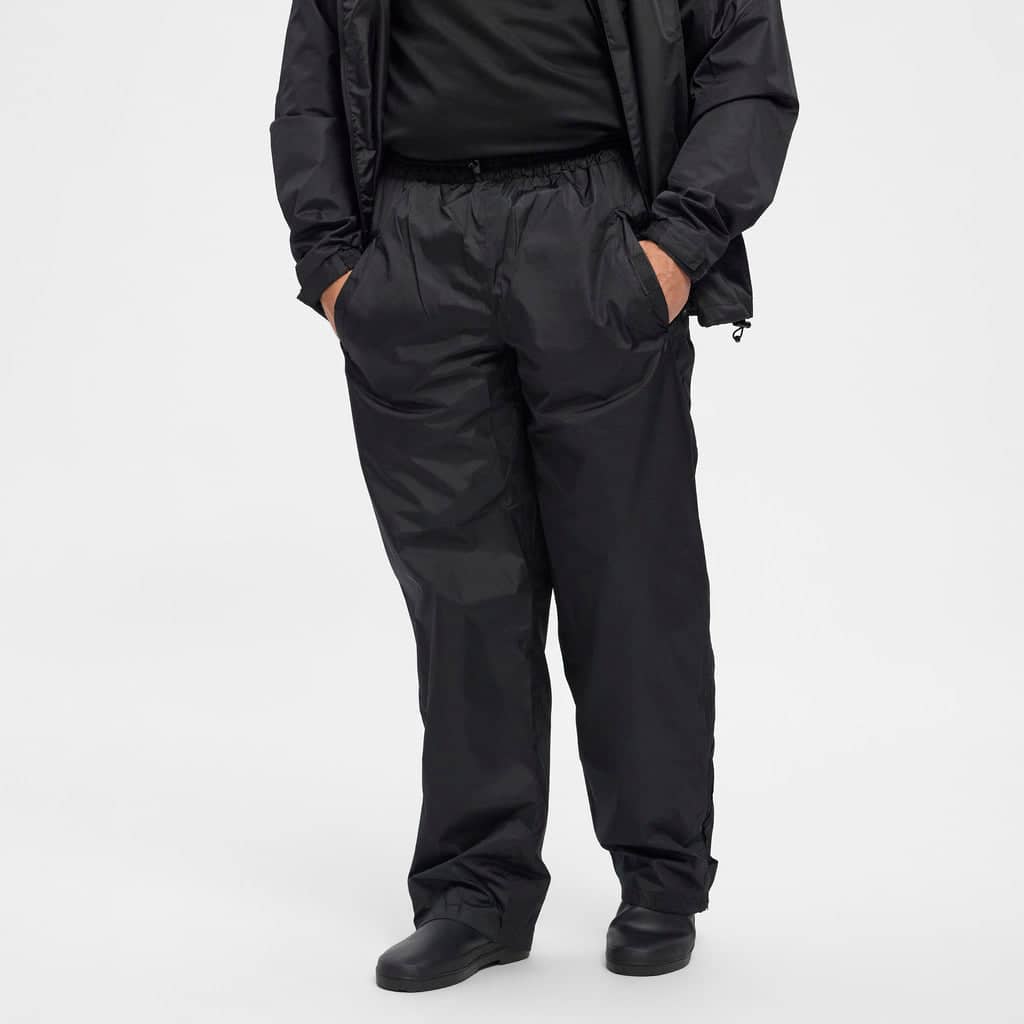 Regenhose in Übergröße von Allsize in Schwarz für optimalen Wetterschutz und Komfort
