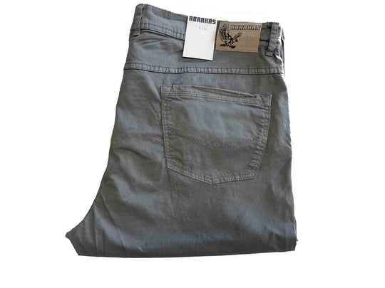 Basic jeanshose in grauer Farbe von BigTiger gefaltet mit Rücken Tasche und Etiketten