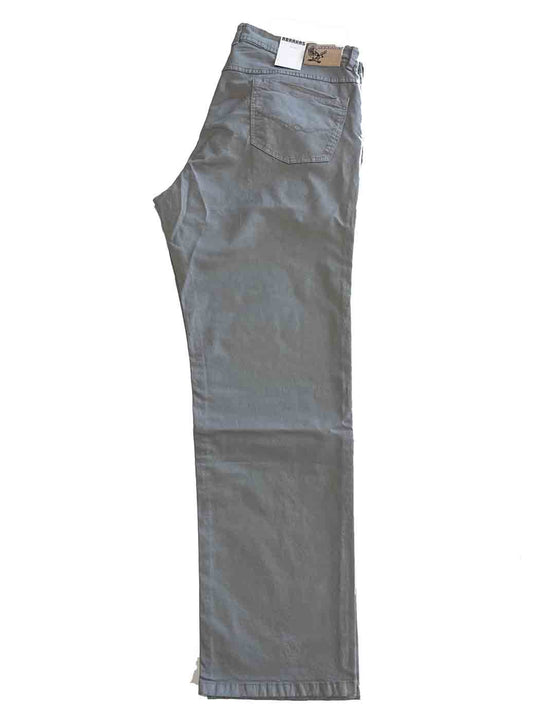 Basic graue jeanshose von BigTiger liegend mit Eingrifftaschen und Rückenlabel