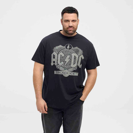 Schwarzes AC/DC T-Shirt Übergröße mit Black Ice Druck von Allsize getragen von Model