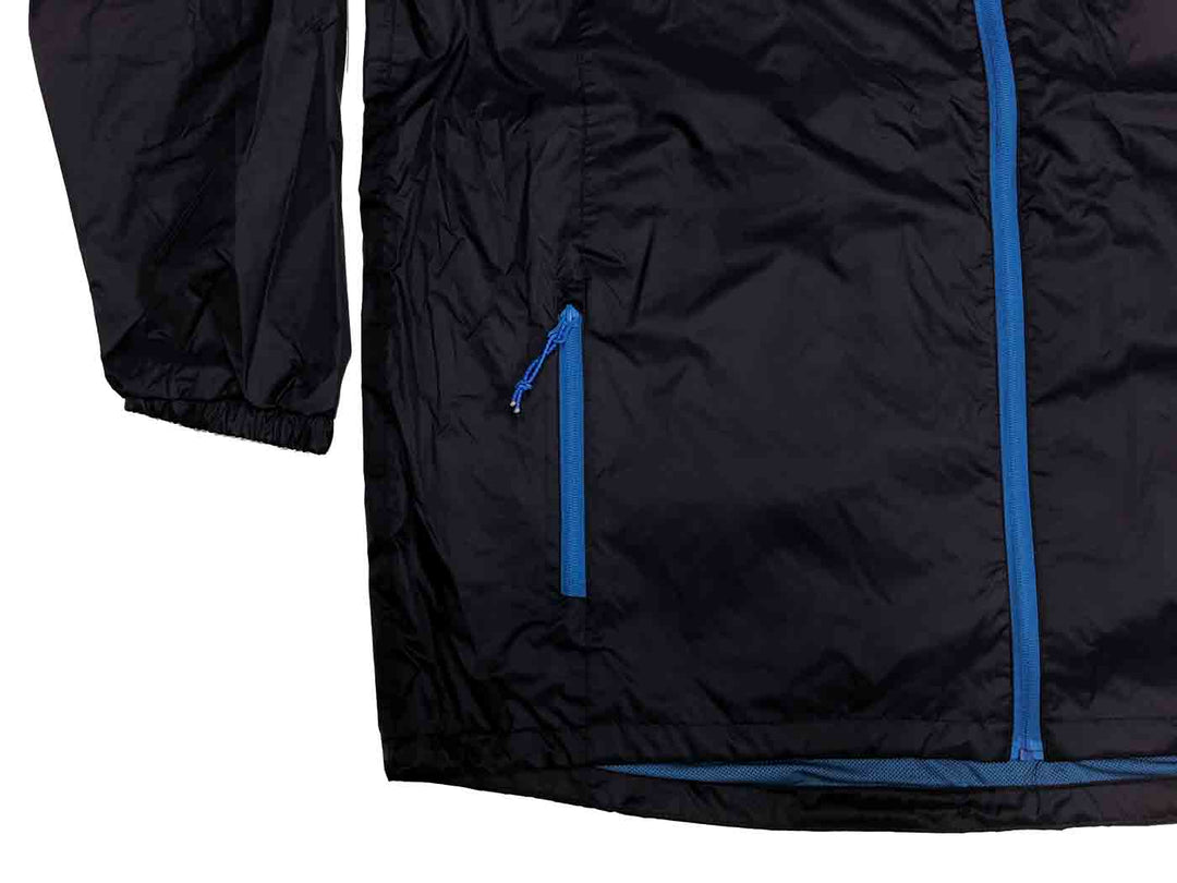 BlueWave regenjacke herren in Schwarz mit blauen Reißverschlüssen und elastischen Ärmelbündchen