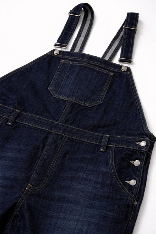 Detail shot of Jeans-Latzhose in Übergröße von BigTiger