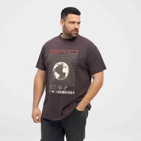 T-Shirt Übergröße Herren von Allsize mit modernem Grafikdruck in dunkler Farbe