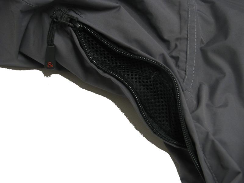Nahaufnahme Reißverschluss mit Mesh-Innentasche der BigTiger 3in1 herren funktionsjacke in Anthrazit
