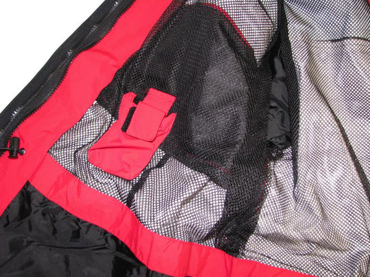 Innenansicht der roten BigTiger 3in1 herren funktionsjacke mit Netzfutter und Innentaschen