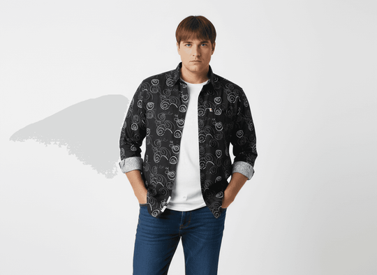 Herren langarmhemd von Kamro in Schwarz mit weißem Muster und lässigem Stil