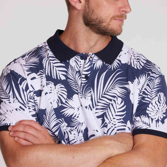 Allsize Herren Polo Shirt mit blauem und weißem Blattmuster und schwarzem Kragen