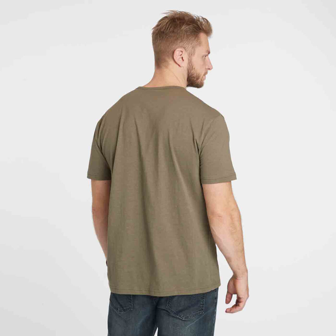 Allsize bedrucktes t-shirt herren in Olivgrün, Rückansicht auf einem Mann getragen