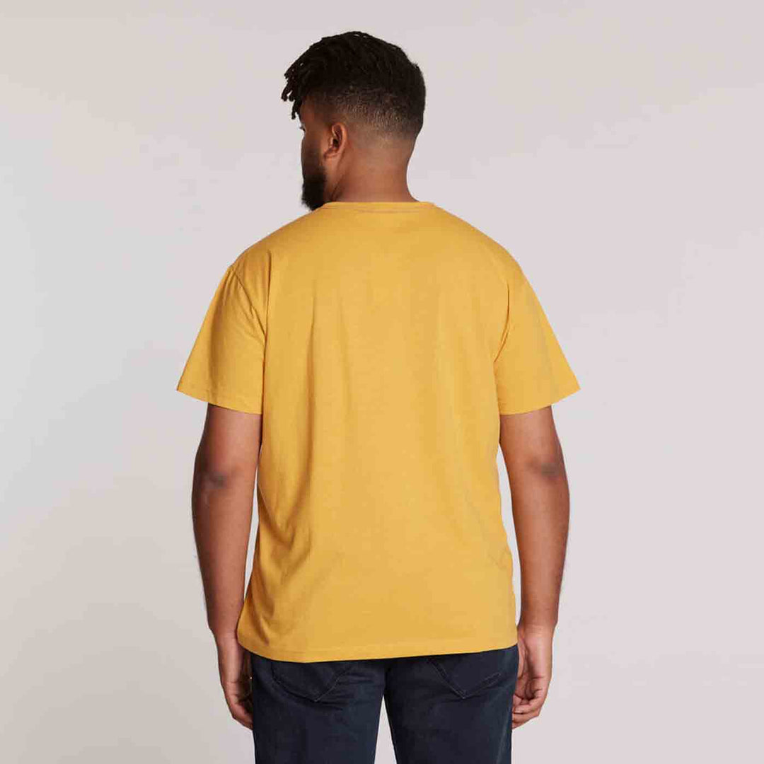 Allsize T-Shirt übergröße herren in senfgelb mit kurzem Arm und Rundhalsausschnitt von hinten