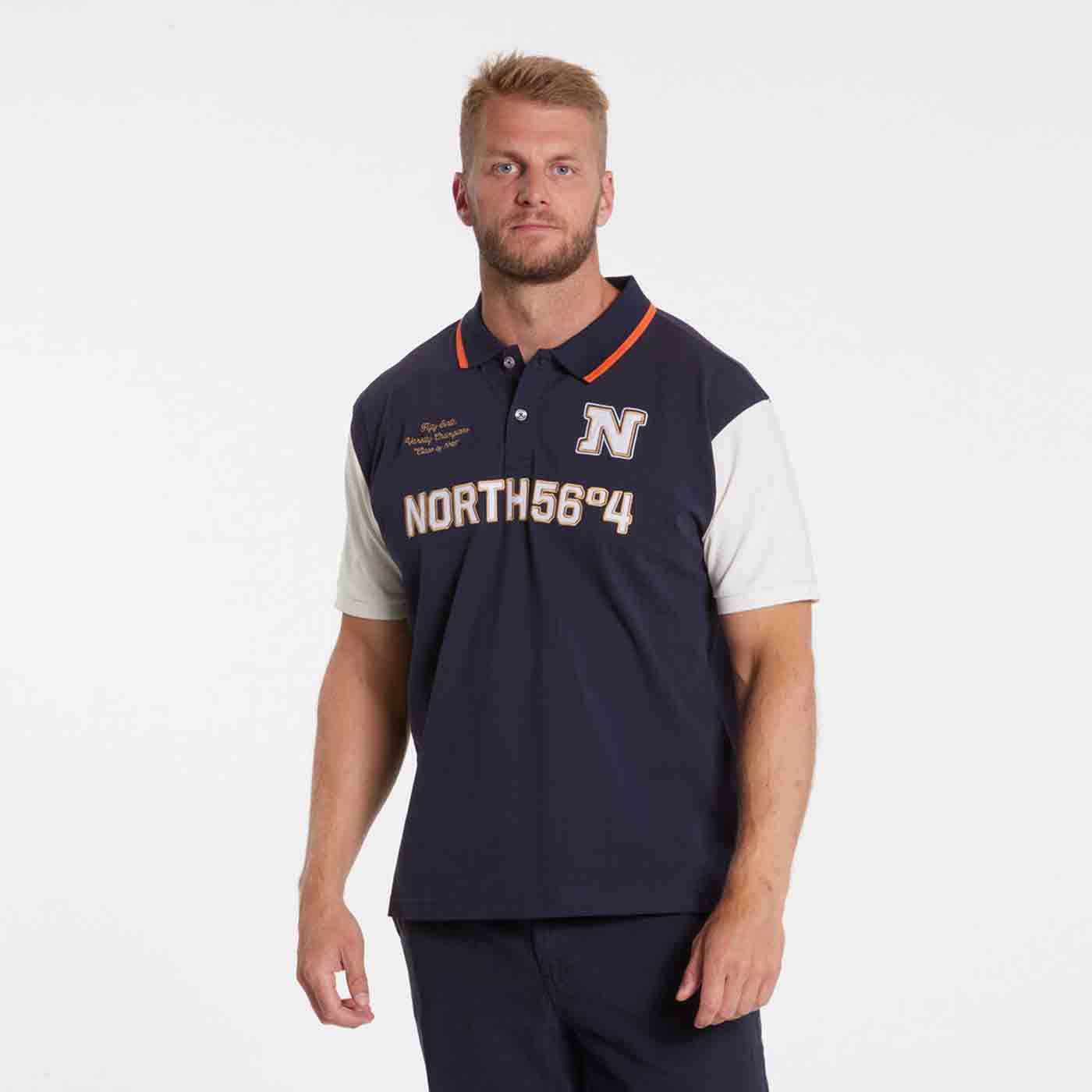 Dunkelblaues herren polo shirt von Allsize mit weißen Ärmeln und auffälligem North56°4 Logo