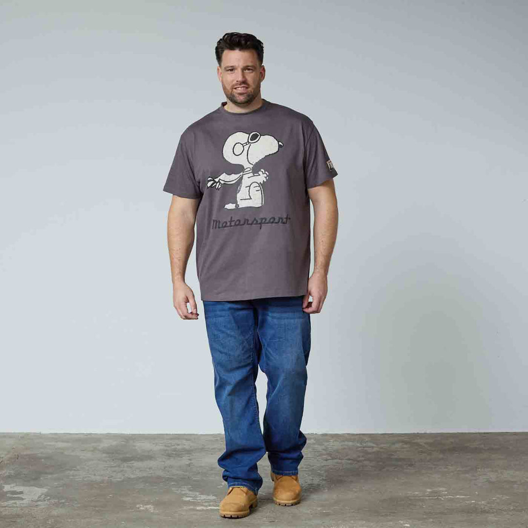 Peanuts T-Shirt Herren Übergröße mit Snoopy Motiv in Grau von Allsize an model getragen