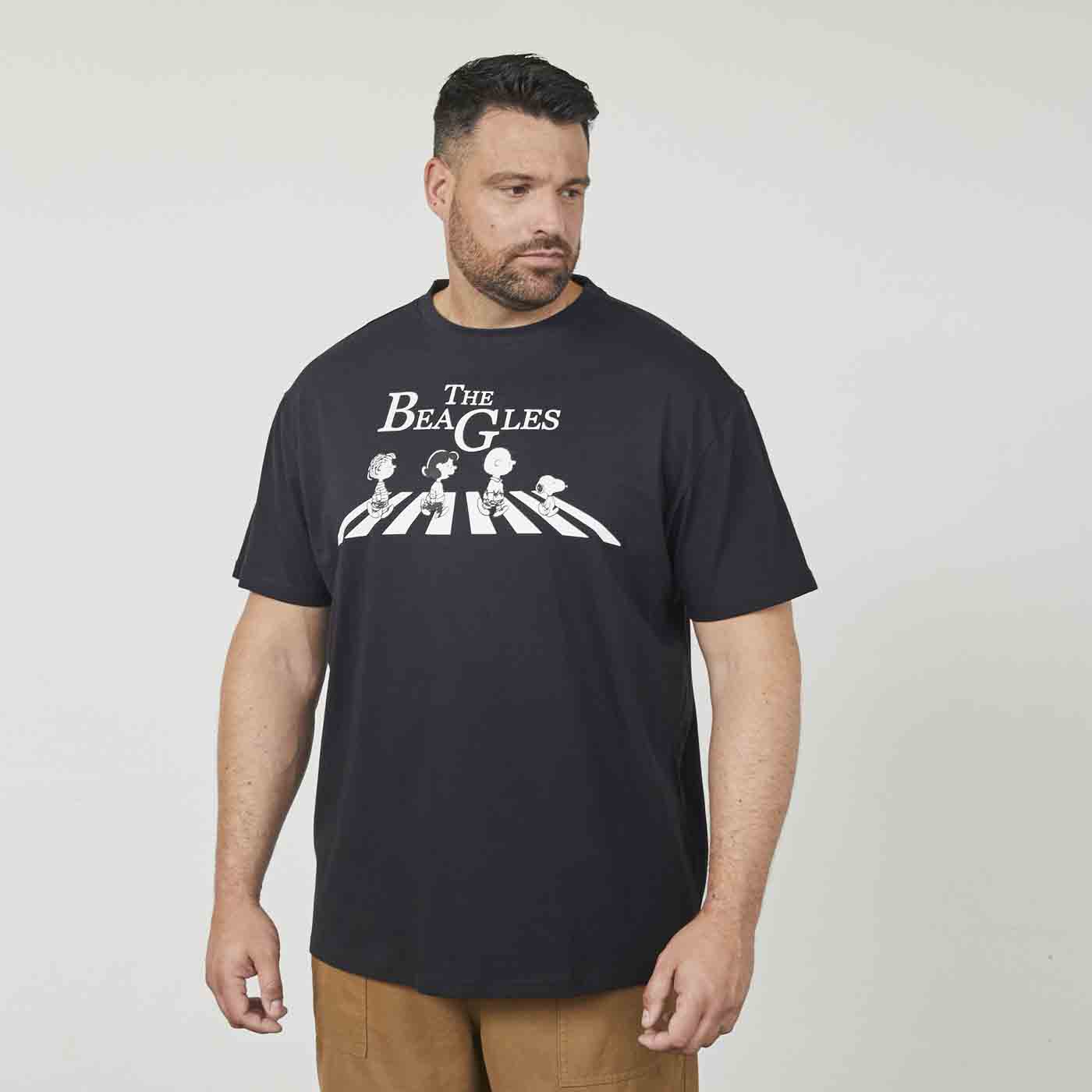 Schwarzes Allsize t shirt peanuts snoopy mit The Beagles Print und kurzen Ärmeln für Herren
