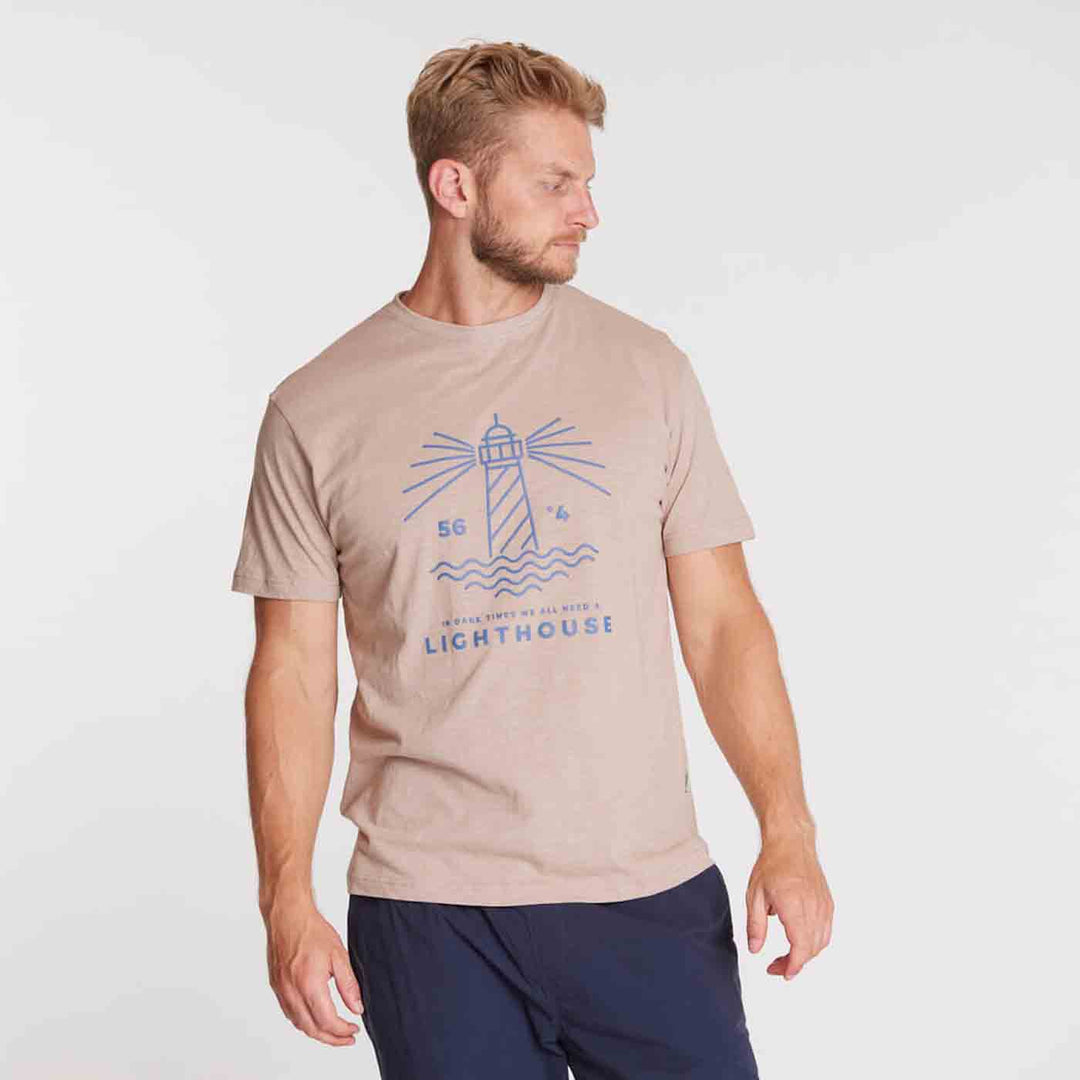 Allsize T Shirt Übergröße Herren mit Leuchtturm Druck in Beige getragen von Modell